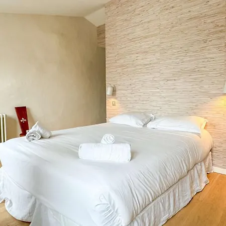 Dans Le Centre Du Village, Bordee Par Petite Venelle Typiquement Retaise, Maison De Village Entierement Renovee En 2 Βίλα