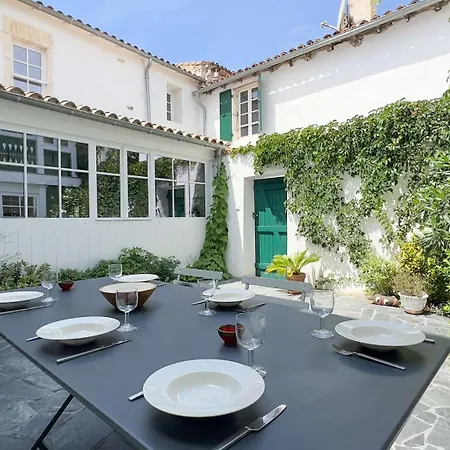 Dans Le Centre Du Village, Bordee Par Petite Venelle Typiquement Retaise, Maison De Village Entierement Renovee En 2 빌라