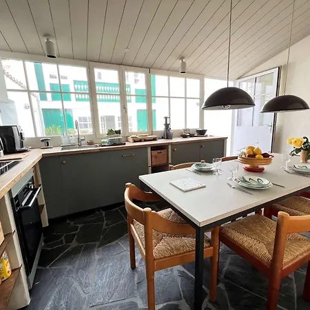 Dans Le Centre Du Village, Bordee Par Petite Venelle Typiquement Retaise, Maison De Village Entierement Renovee En 2 라쿠르드쉬르메르