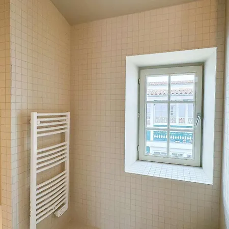 Dans Le Centre Du Village, Bordee Par Petite Venelle Typiquement Retaise, Maison De Village Entierement Renovee En 2