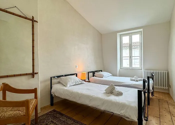 Villa Dans Le Centre Du Village, Bordée Par Petite Venelle Typiquement Rétaise, Maison De Village Entièrement Rénovée En 2 La Couarde-sur-Mer